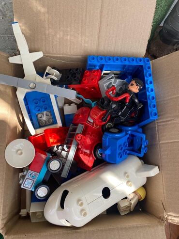 игрушка машины: Продаю крупное ЛЕГО, в наборе мотоцикл, машина, вертолет, самолет и