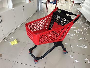 Оборудование для магазинов: Plastik supermarket alış-veriş səbət . 2 ay istifade olunub. 4 eded — 2