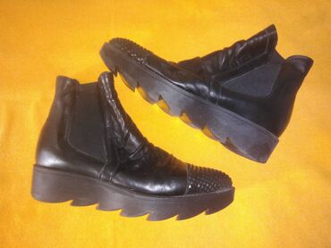 Gležnjače: Gležnjače, 38 — 9