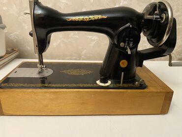 американские музыкальные инструменты: Tikiş maşını yaxşı vəziyyətdədi. Əllə idarə olunur. Yaxşı tikir