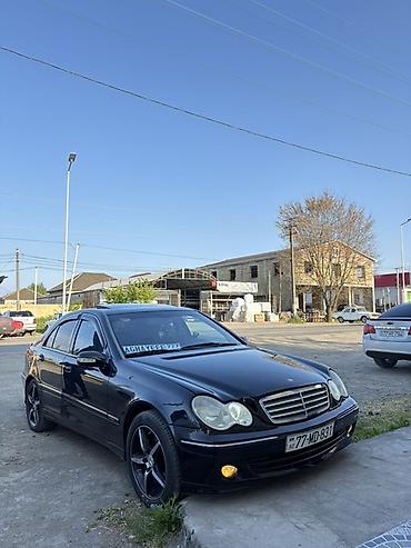 mercedes rulu: Mercedes-Benz C-Class: 2.6 l | 2001 il Sedan — 1