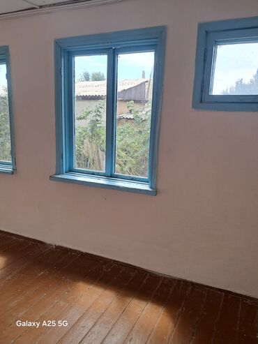 дом жалалабат: Барачный, 40 м², 2 комнаты, Собственник, Старый ремонт