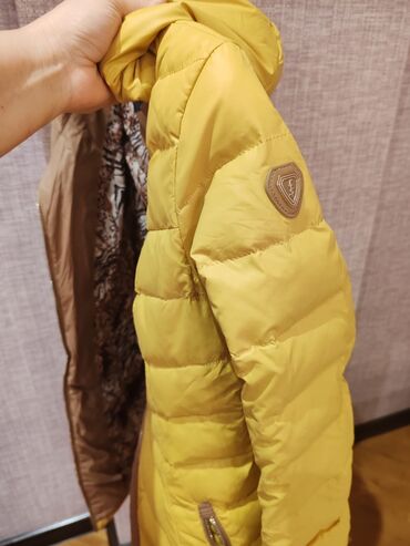 Kurtkalar: Porom butikdən alınıb 80man, S razmerdi, 3-4 dəfə geyinilib.Övladıma — 11