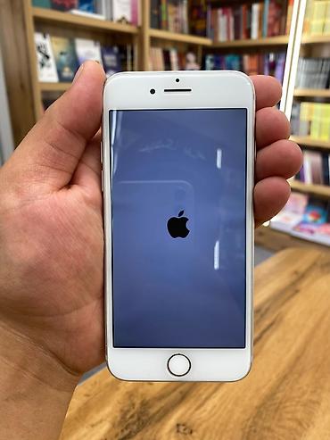 iphone se 32gb: IPhone 7, Б/у, 32 ГБ, Серебристый, Чехол — 1