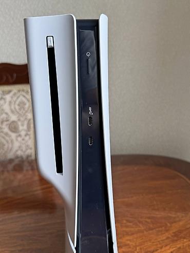 PS5 (Sony PlayStation 5): PS5 Slim Disc Edition (1TB) 2 orijinal DualSense pult DualSense şarj — 5