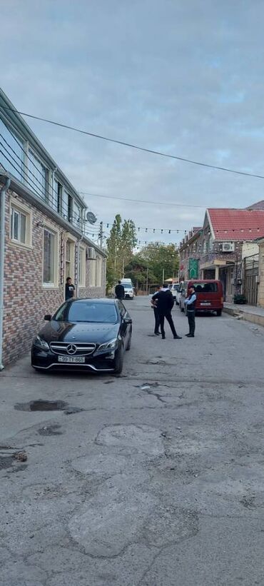 Mağazalar: Stansiya Razində, yaşayış məntəqələrinin əhatəsində 200 kv sahəsi olan -da lalafo.az — 4 Mağazalar: Stansiya Razində, yaşayış məntəqələrinin əhatəsində 200 kv sahəsi olan — 4