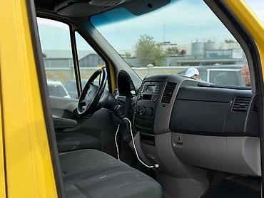 развал спринтер: Mercedes-Benz Sprinter, цельнометаллический грузовой фургон в ярком — 3