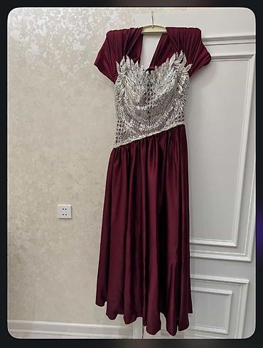 rende: Bordo rəngli ziyafət/nişan donu - Model: qısa qollu, açıq dekolteli — 1