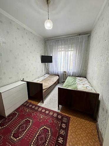 Батирлер: 3 бөлмө, 61 м², 12-мкр 105-серия, 5 кабат, Эски ремонт — 3