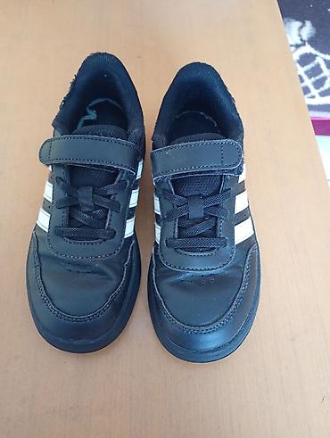 nike lilly: Dečije patike Adidas, crne boje sa belim detaljima (tri pruge sa — 1
