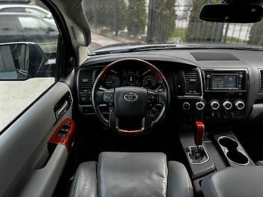 Toyota: Toyota Sequoia: 2019 г., 5.7 л, Автомат, Бензин, Внедорожник — 5