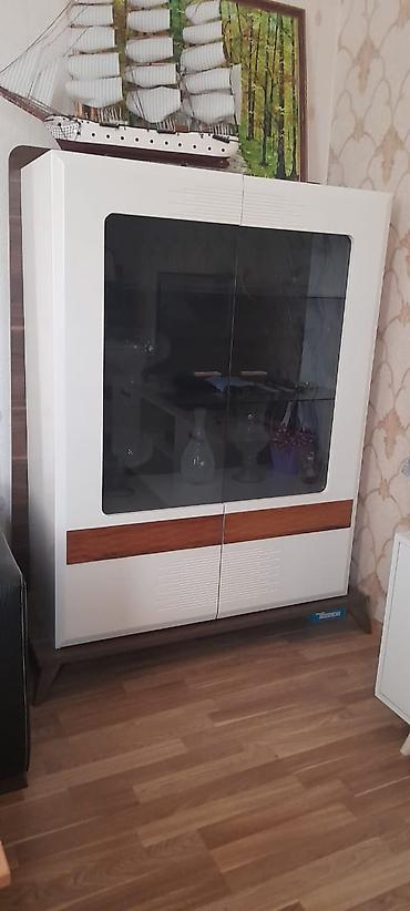 Tur istehsali Yemək otağı mebel dəsti Tərkib: - Gümüşlük/vitrin: ikili