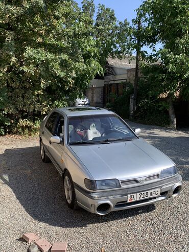 nissan livina: Nissan Sunny: 1994 г., 1.6 л, Механика, Бензин, Хэтчбэк