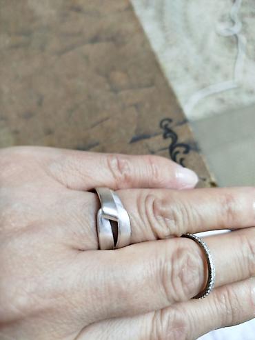 серебряные: Комплект из двух серебряных колец.б/у - Кольцо 1: лаконичный дизайн с — 3