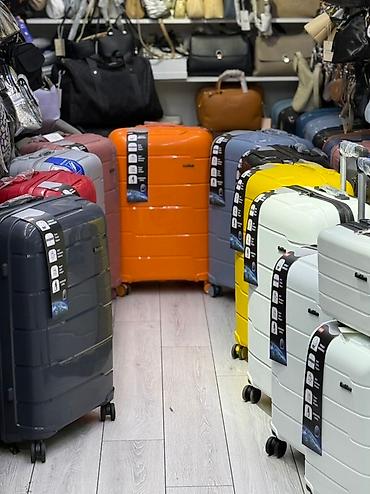 Чемоданы: Чемодан, Новый, Большой (более 70 л), Вращающиеся колеса на 360°, Кодовый замок, На колесах — 3