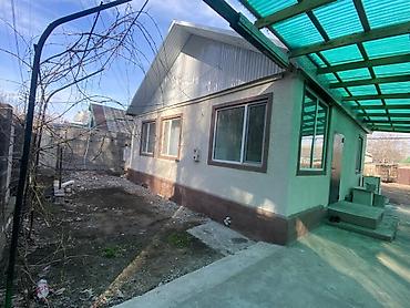 Продажа коттеджей и домов: Продаётся жилой дом с участком. Основные параметры: - Отдельно — 1