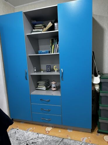 детский двухэтажный кровать: Детский спальный гарнитур состоит из двухъярусной кровати, письменного