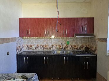 2 ci əl mətbəx mebelləri: Mətbəx mebeli təcili satılır 350 azn.Ölcü:2.70 sm.Üstündə qaz,moyka