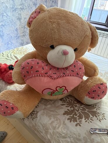 teddi ayı metni: Böyük plyuş ayıcıq – ürək yastığı ilə 200 azn alınıb - Rəng: açıq