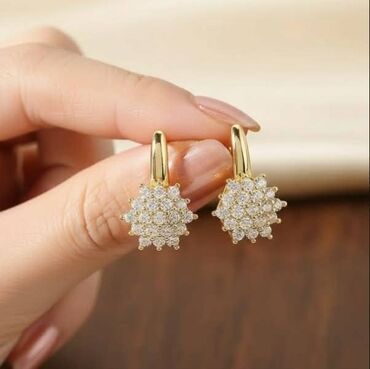 Minđuše: Set minđuša – elegantni modeli sa cirkonima Par 1000 din,dva para 1400 — 4