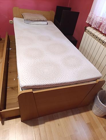 dvosedi ikea: Dva ista kreveta sa fijokama bez duseka 
Bg Banjica 
hitna prodaja — 2