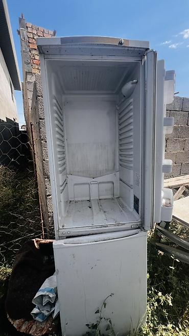 cd disk: Холодильник Indesit с нижней морозильной камерой.
Не работает — 3
