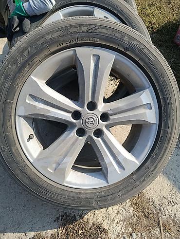 колпачки: Комплект колёс Toyota в сборе: оригинальные литые диски с шинами — 1