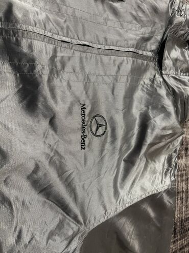 спортивное оборудование: Ветровка Mercedes-Benz - Оригинальная фирменная ветровка с вышитым