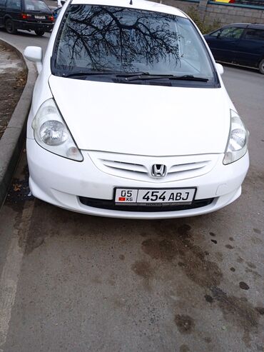 Honda: Honda Fit: 2003 г., 1.3 л, Вариатор, Бензин, Седан