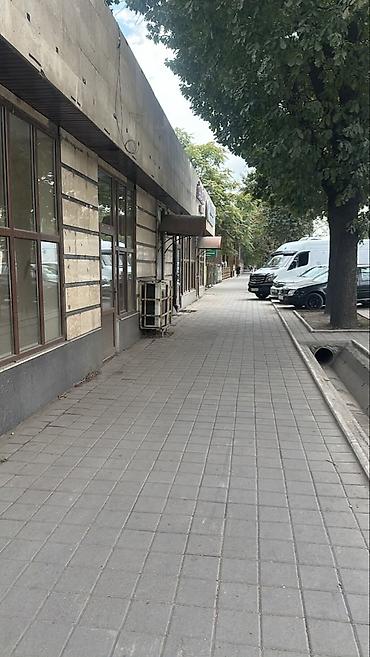 60: Сдаётся коммерческое помещение 60 м² на первой линии, 1/1, на — 1