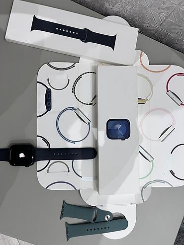 Apple Watch Series 9/45 (model göstərilməyib) – qutusu və aksesuarları