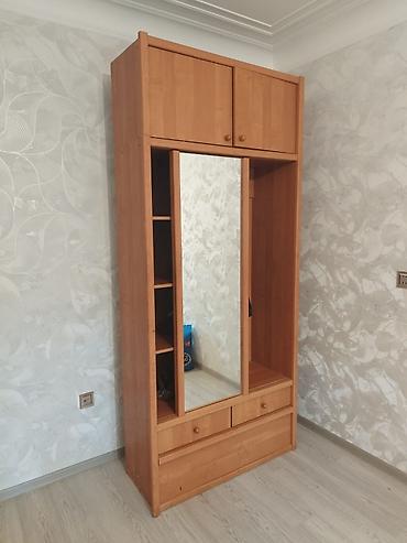 keci satşı: Dolab satılır. Yaxşı vəziyətdədir. Paltarlar və ayaqqabılar da — 1