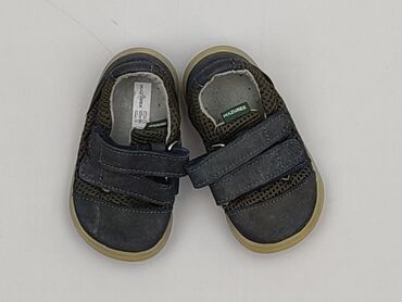 biała bluzka z kolnierzykiem dla dziewczynki: Sandals 20, Used