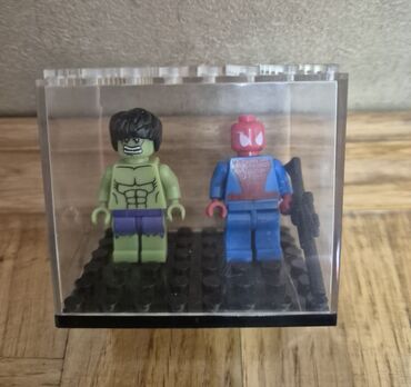 stvari za lutke: Lego figurice Spiderman i Hulk, u odličnom stanju i dobro očuvane. Ne