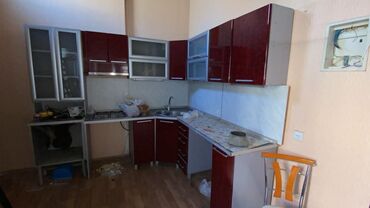 Masa və oturacaq dəstləri: Mətbəx mebeli asperator,qaz, moyka daxil 150₼.Ölçü dəqiq deyil. Ünvan