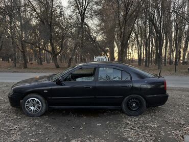 Другие автомобили: Черный седан класса D, 4 двери, левый руль. Кузов с плавными линиями — 4