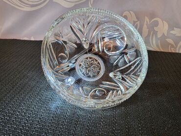 Činije: Cinija kristal na tri stopa 1960g+. Cinija bez ostecenja,sve na njoj na lalafo.rs — 3 Činije: Cinija kristal na tri stopa 1960g+. Cinija bez ostecenja,sve na njoj — 3