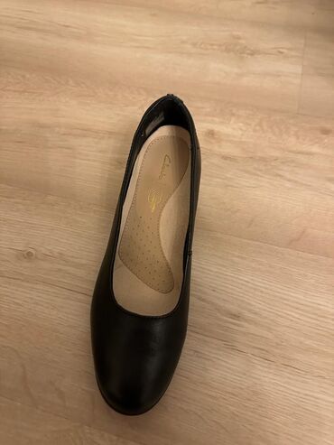 обувь зимние: Туфли Clarks, 37, цвет - Черный