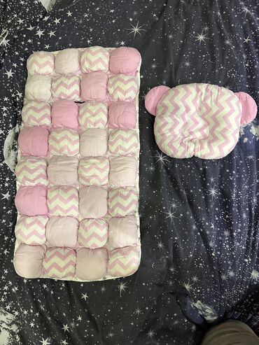 байковое одеяло для новорожденных: 1)Продаю одеяло + подушку в коляску, у одеяла есть прорезь для ремня