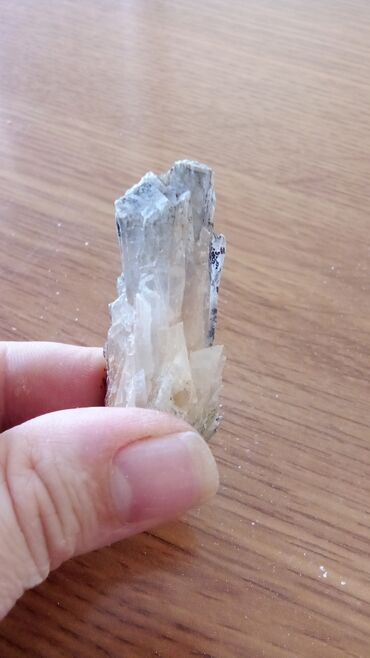 Kristali i minerali: Ovaj oglas predstavlja raznovrsnu kolekciju prirodnih uzoraka — 5