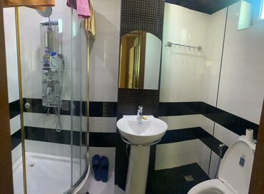 Həyət evləri və villaların satışı: Şəhər mənzərəsinə açılan balkonları olan möhtəşəm fasadlı 4 mərtəbəli — 23