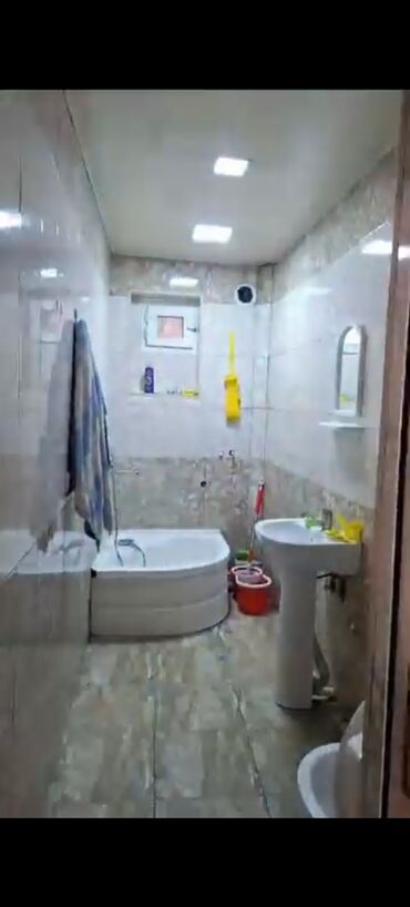 Uzunmüddətli kirayə mənzillər: Üzeyir .H küç 28 May metrosun yaxınlıqı 28 Moll qarşısı 2 otaqlı — 8