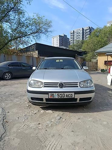 Volkswagen Golf: 2001 г., 1.6 л, Механика, Бензин, Хэтчбэк