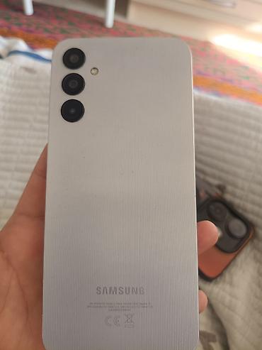 Смартфон Samsung (серия Galaxy A16) в светлом цвете. Основные