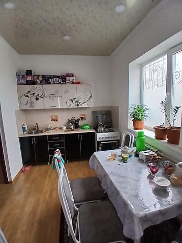 Продажа коттеджей и домов: Продаётся 5комнатный, уютный,просторный монсардныйкирпичный дом.Дом — 17