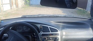 хендай теракан: Автомобиль седан, белый цвет. Основные детали по фото: - Кузов седан