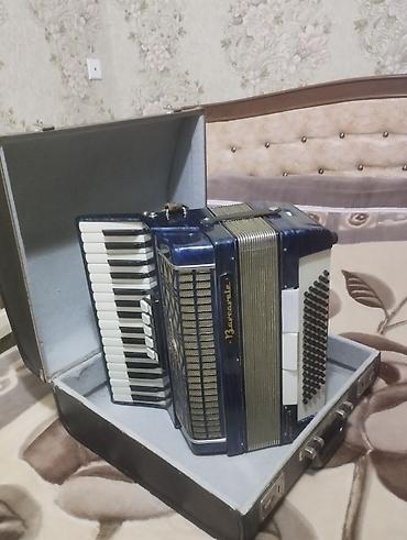 Аккордеоны: Аккордеон Barcarolle в синем корпусе, с клавишной правой клавиатурой и — 3