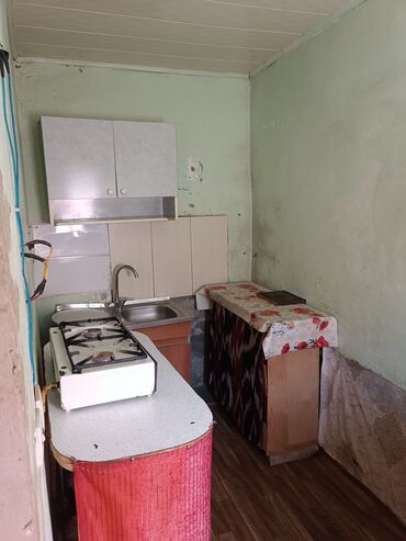 Həyət evləri və villaların satışı: 2 otaqlı həyət evi Təsvir: - Ayrı girişli kiçik həyət evi, dar — 6