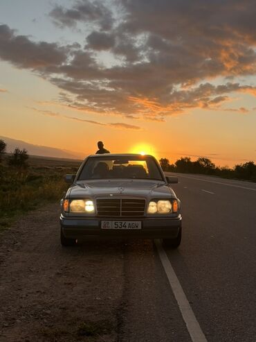 набор ключ: Представлен седан Mercedes-Benz E-Class W124, выполненный в