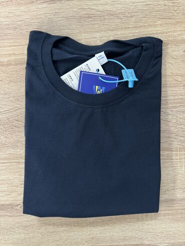 чёрная футболка: Футболка XL (EU 42), 2XL (EU 44), 3XL (EU 46)